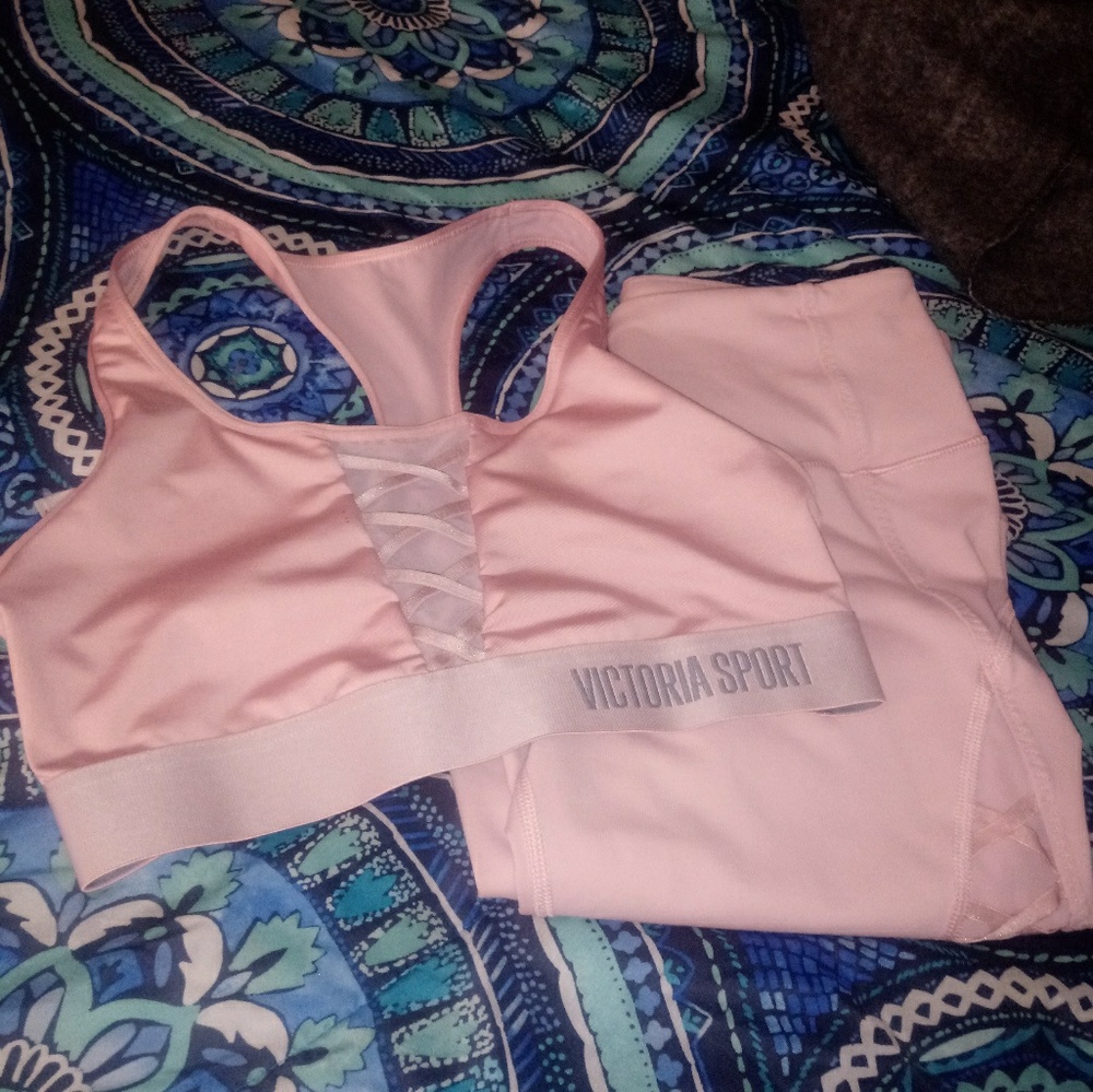 VS Sport Racerback Sportbra/Capri Set